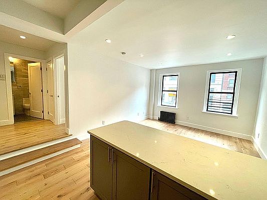 2nd image of 361 E 50th St APT 2D