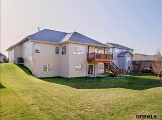 17010 Burdette St, Omaha, NE 68116