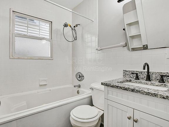 3rd image of 913 Denmark St