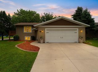 605 Park Island Dr SW, Hutchinson, MN 55350