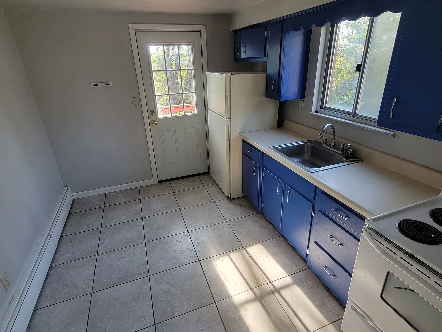 2 bed, 1000 sqft, $1,400 — Photo 3