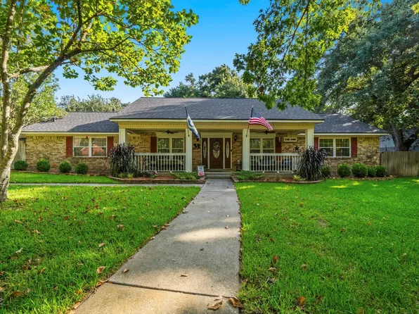 116 Springs Edge Dr, Montgomery, TX 77356