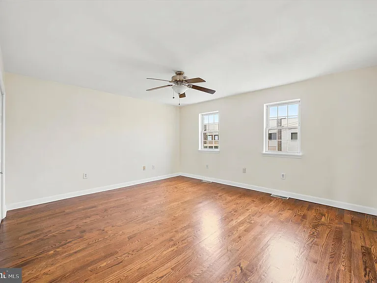1215 Crease St — Photo 15