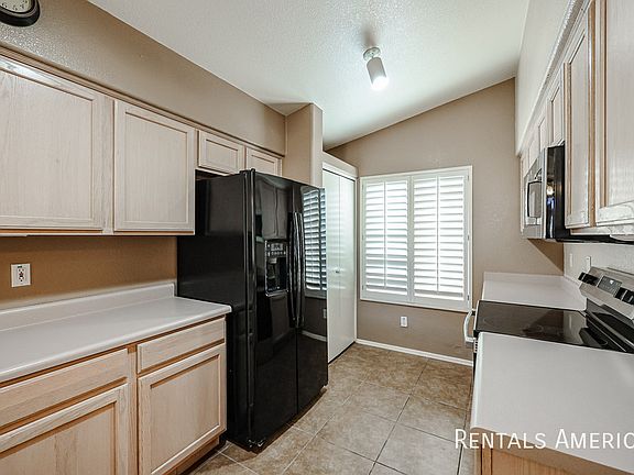 4th image of 6958 W Juniper Ave