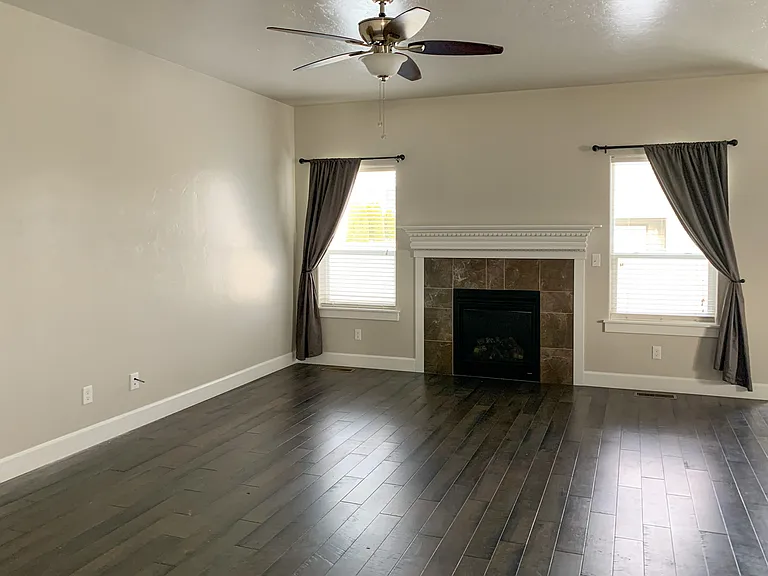 764 E Ionia Dr — Photo 7