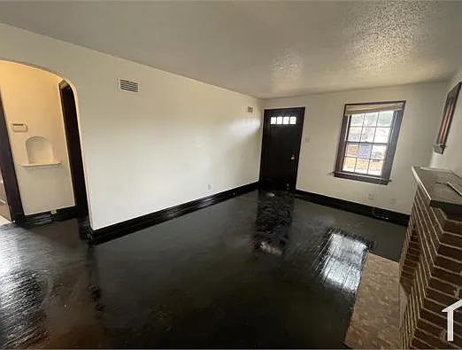 324 Henquin Dr — Photo 3