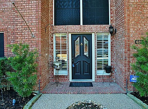 3rd image of 625 Post Oak Dr