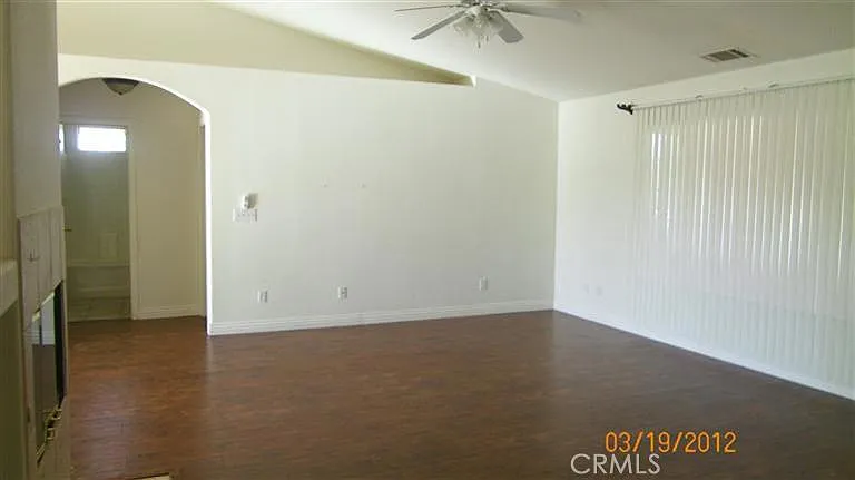3 bed, 1370 sqft, $2,500 — Photo 4
