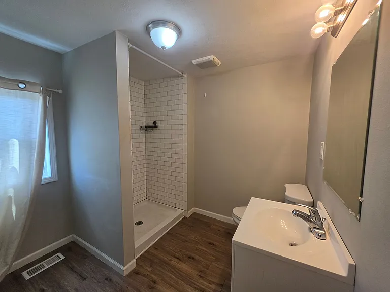 454 Kling St — Photo 16