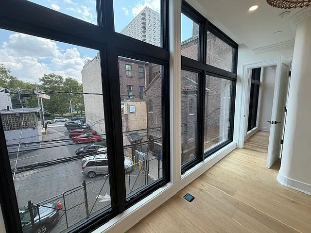 2 bed, 2.5 bath, 2200 sqft, $12,000 — Photo 3