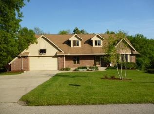 770 E Briar Ridge Dr, Brookfield, WI 53045