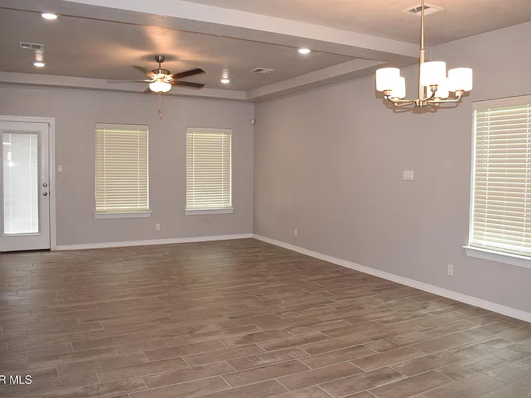 355 Sol Ct — Photo 23