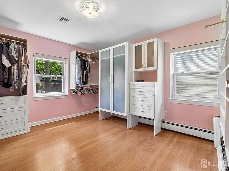 207 Stoughton Ave — Photo 9