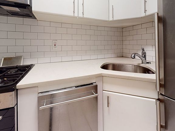 4th image of 216 E 85th St #2D1