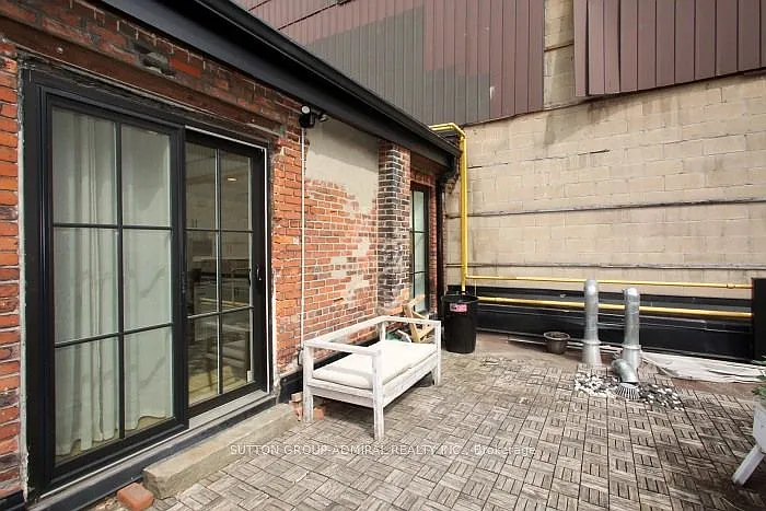535 Yonge St #3 — Photo 15