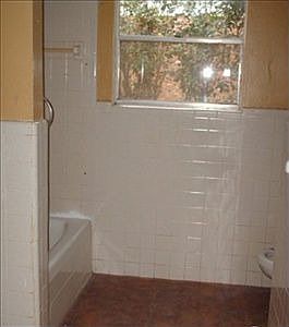 3rd image of 404 Shamrock Dr