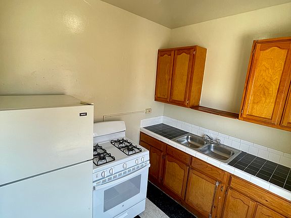 2nd image of 726 N Van Ness Ave APT 204