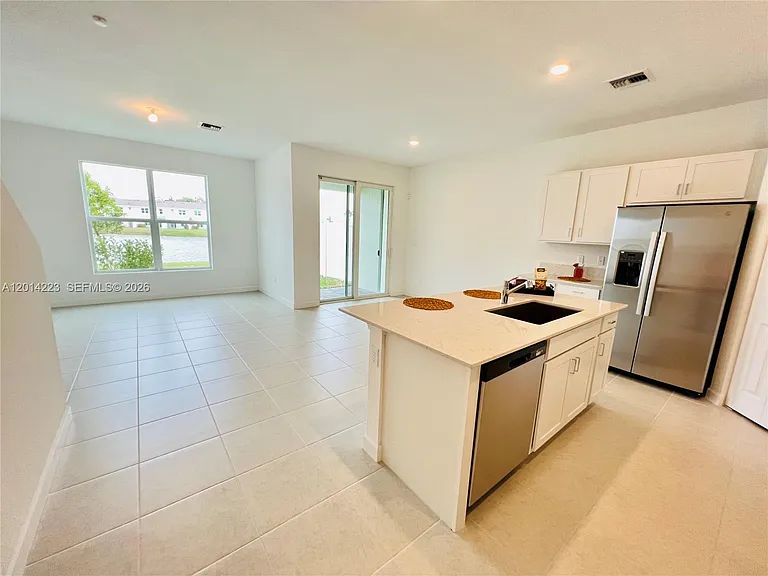 6923 Harbours Edge Ave — Photo 2