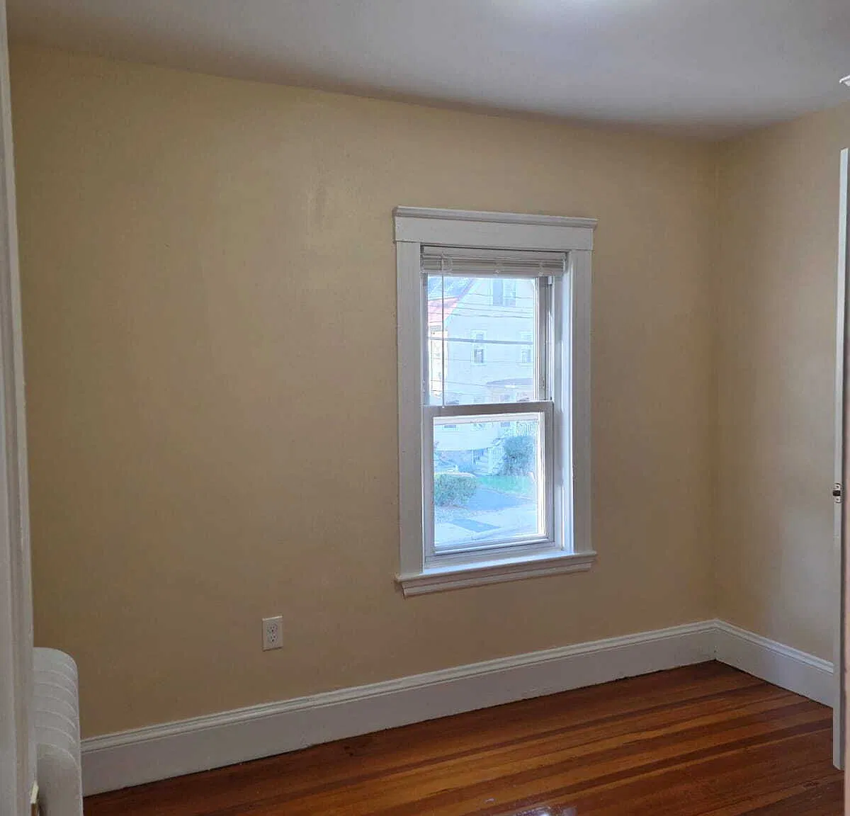 4 bed, 2.0 bath, 1500 sqft, $4,000 — Photo 2