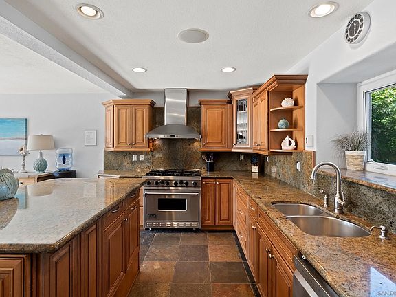 3rd image of 647 Loring St