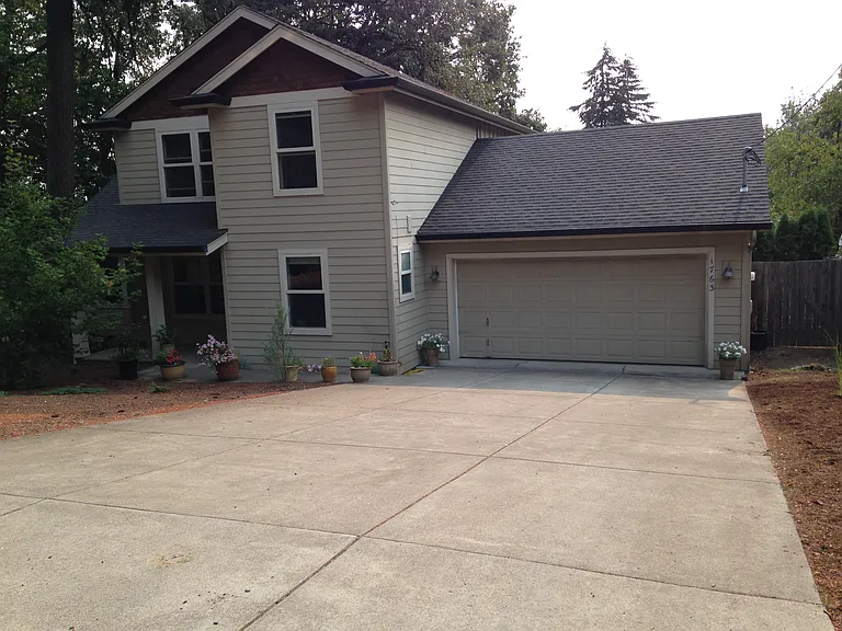 1763 Riverview St — Photo 5