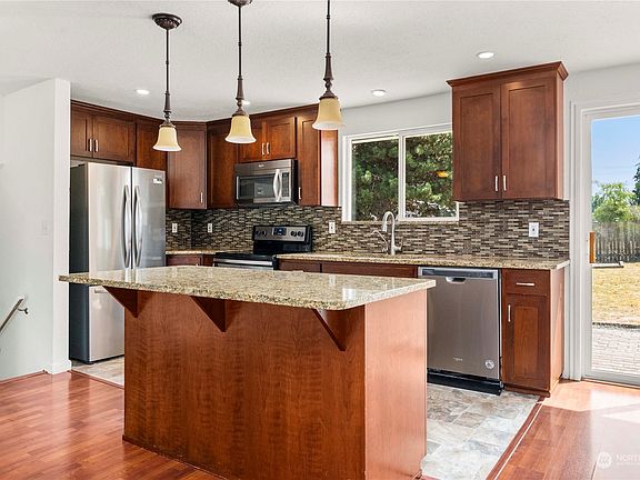 4th image of 15423 14th Avenue Ct E