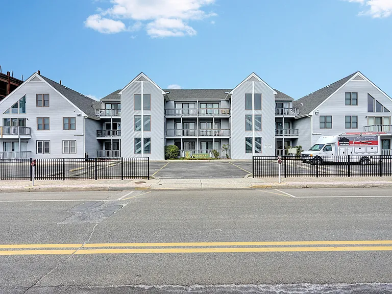 42 Hamilton Ave #B11 — Photo 24