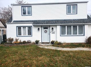 7 Austin St, Valley Stream, NY 11580