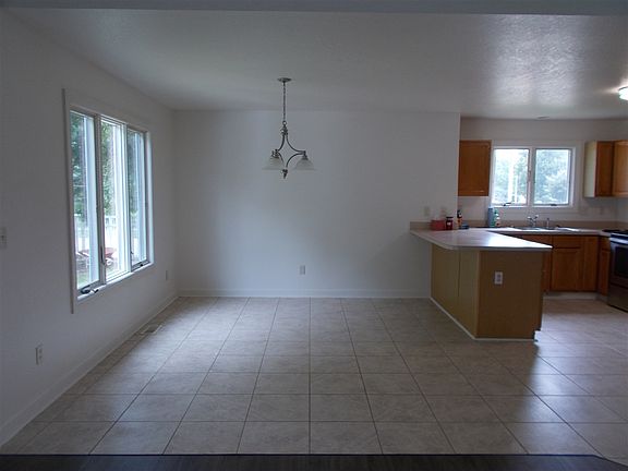 4th image of 2418 Willowdale Dr