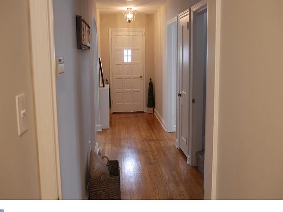 4th image of 372 Kirks Ln