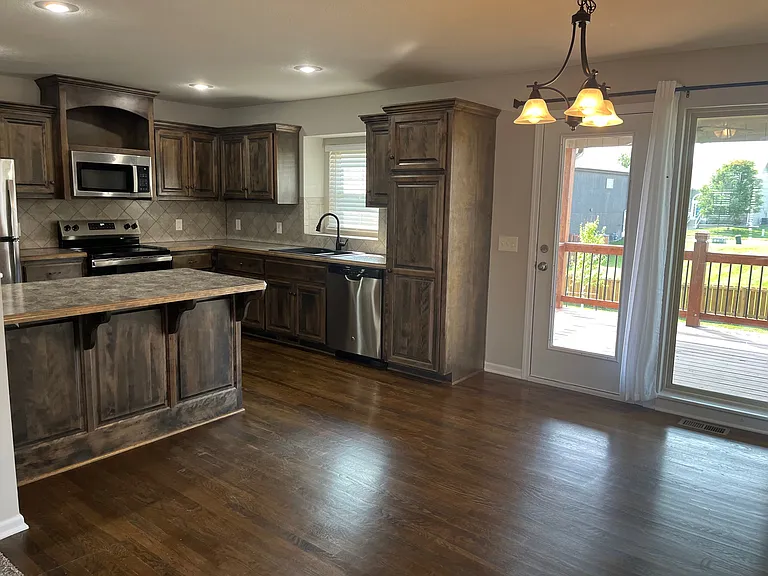 947 N Cypress Cir — Photo 11