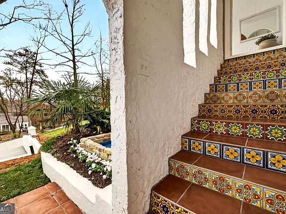 2nd image of 1031 Reeder Cir NE