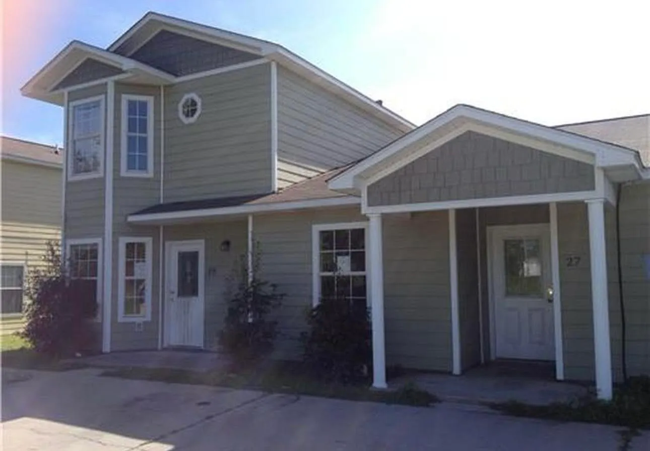 3 bed, 1075 sqft, $1,600 — Photo 2