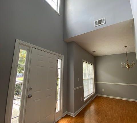 2nd image of 850 Clairidge Ln