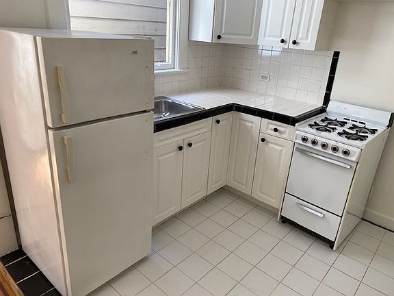 3rd image of 1067 Valencia St #8