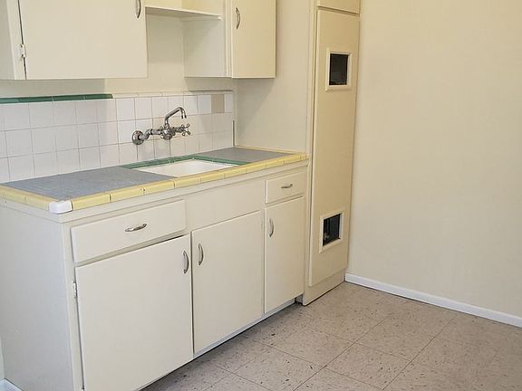 4th image of 170 S K St #5