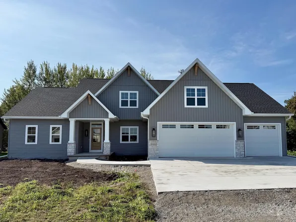 W5875 Delta Dr, Menasha, WI 54952