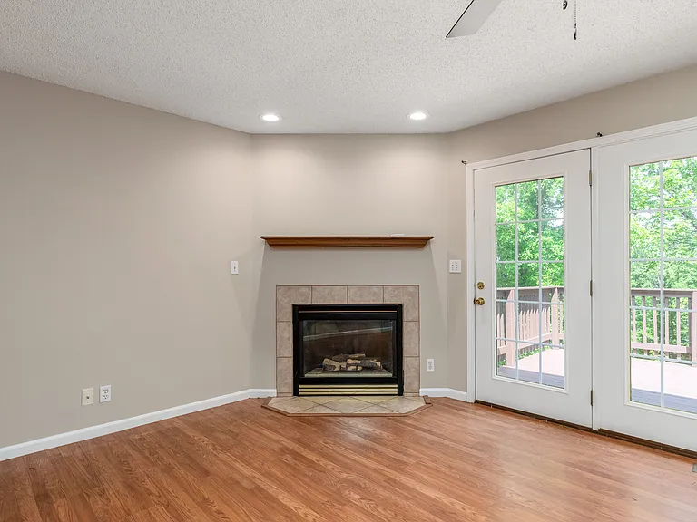 131 Sawmill Ln — Photo 5