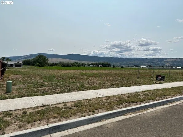 10603 Greg Ln, La Grande, OR 97850