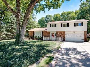 24836 Rockledge Ln, Richmond Heights, OH 44143