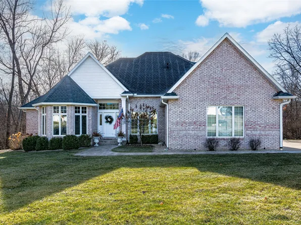 4675 Leprechaun Ln, Cedar Rapids, IA 52411