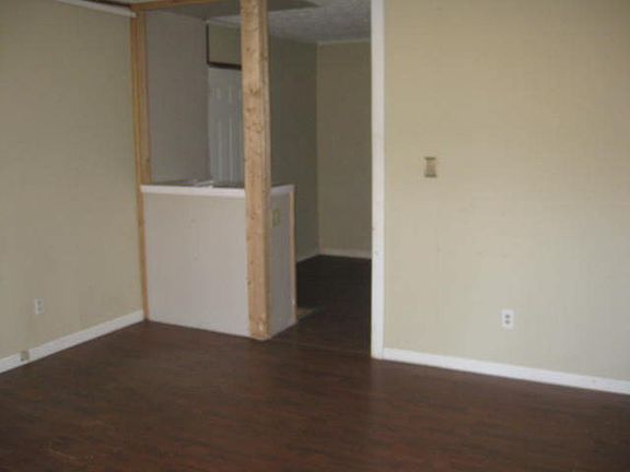 4th image of 423 Veterans Dr #1