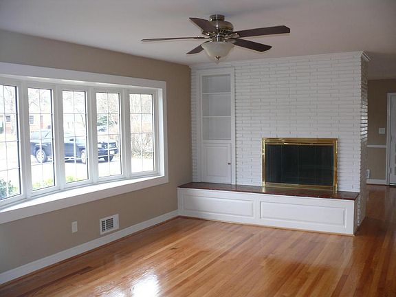 4th image of 6910 La Marre Dr