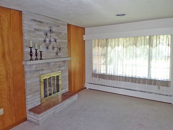 4th image of 449 E Circle Dr