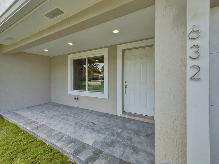 632 Las Palmas Park — Photo 6