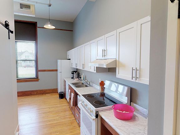 4th image of 2222 Queen St #8347255