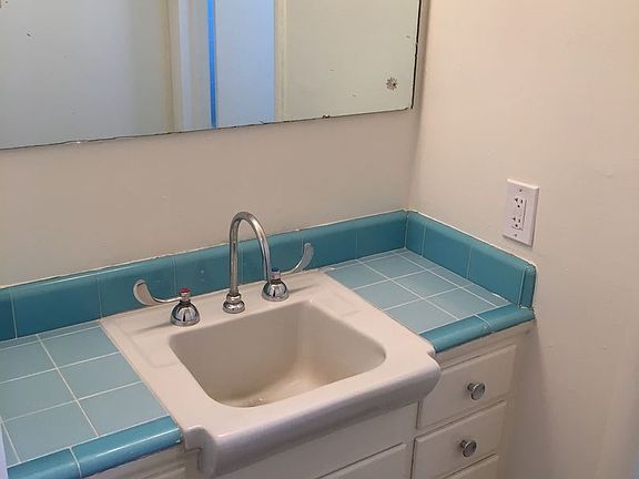 5th image of 3564 W Meadowbrook Dr
