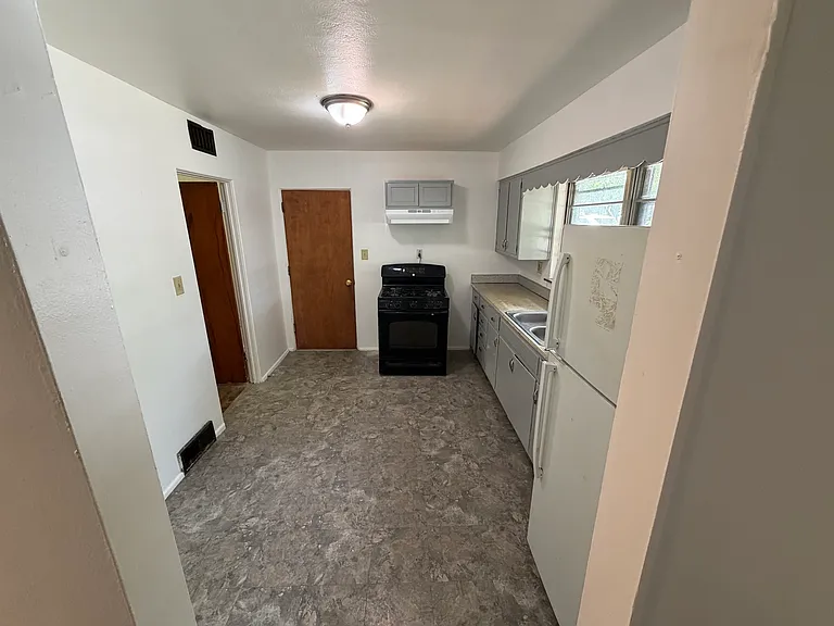 301 Hillcrest Dr — Photo 11