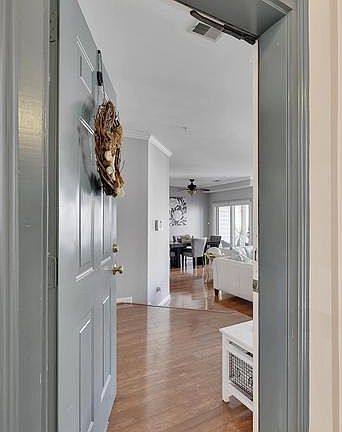 2nd image of 4673 Longstreet La