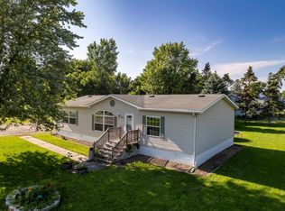 5202 2nd St, Glencoe, MN 55366